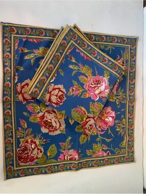 Set of 6 Blue Floral Vintage-Style napkins with Pink Roses never used